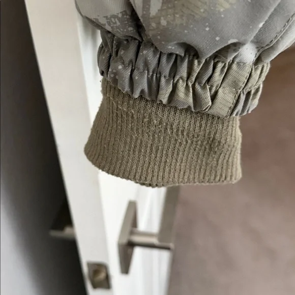 Camouflage Snowboarding Jacket - Picture 11 of 13